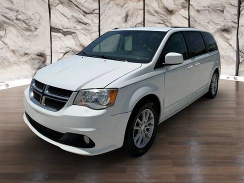 Used 2020 Dodge Grand Caravan SXT FWD image 3