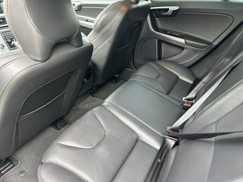 Used 2017 Volvo V60 T5 Cross Country w/ Convenience Package image 17
