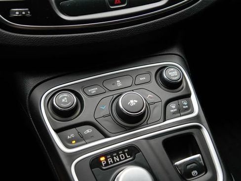 Used 2016 Chrysler 200 LX FWD image 28