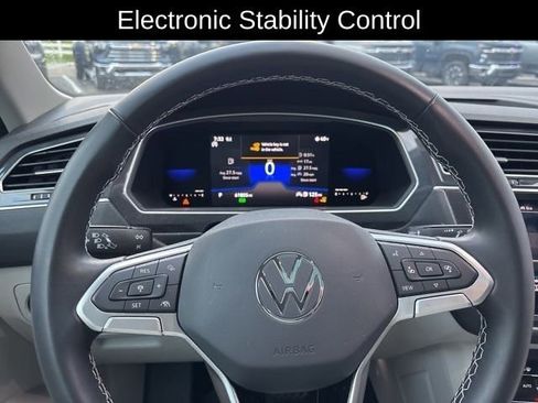 Used 2022 Volkswagen Tiguan SE image 15