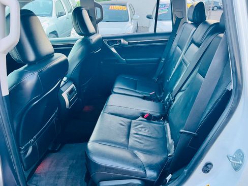 Used 2015 Lexus GX 460 w/ Premium Package AWD/4WD image 18