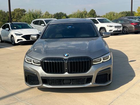 Used 2022 BMW 750i xDrive w/ Executive Package AWD/4WD image 2