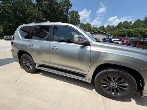 Used 2022 Lexus GX 460 Luxury w/ Sport Design Package AWD/4WD image 12