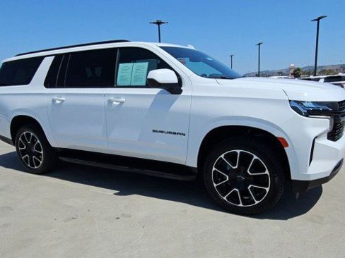 Used 2024 Chevrolet Suburban RST RWD image 2