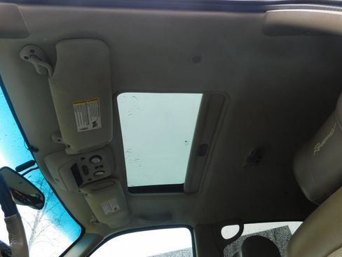 Used 2005 Chevrolet Avalanche Z71 w/ Sun And Sound Package AWD/4WD image 16
