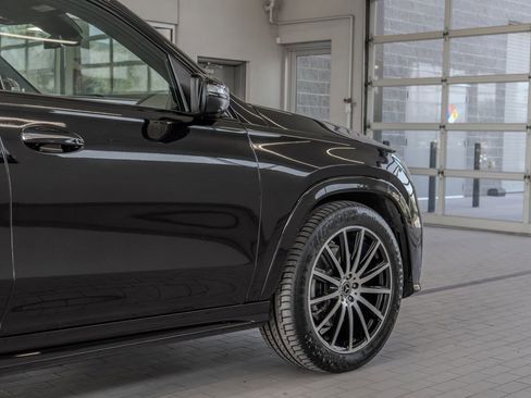 Used 2025 Mercedes-Benz GLS 450 4MATIC w/ AMG Line Exterior image 30