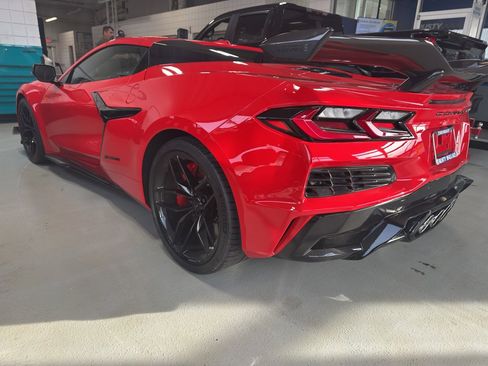 Used 2025 Chevrolet Corvette Z06 image 4