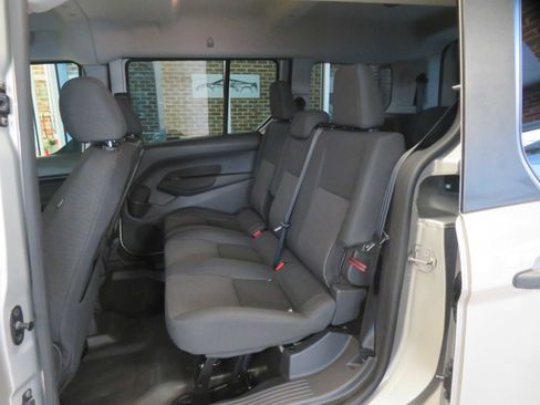 Used 2016 Ford Transit Connect XL image 17