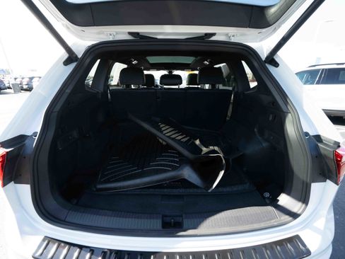 Used 2024 Volkswagen Tiguan SEL R-Line image 28