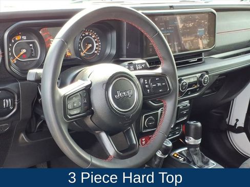 Used 2024 Jeep Wrangler Unlimited Rubicon AWD/4WD image 2