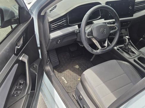 Certified 2025 Volkswagen Jetta SE FWD image 5