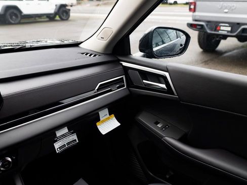 New 2025 Mitsubishi Outlander SE image 10