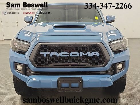 Used 2019 Toyota Tacoma TRD Sport AWD/4WD image 3