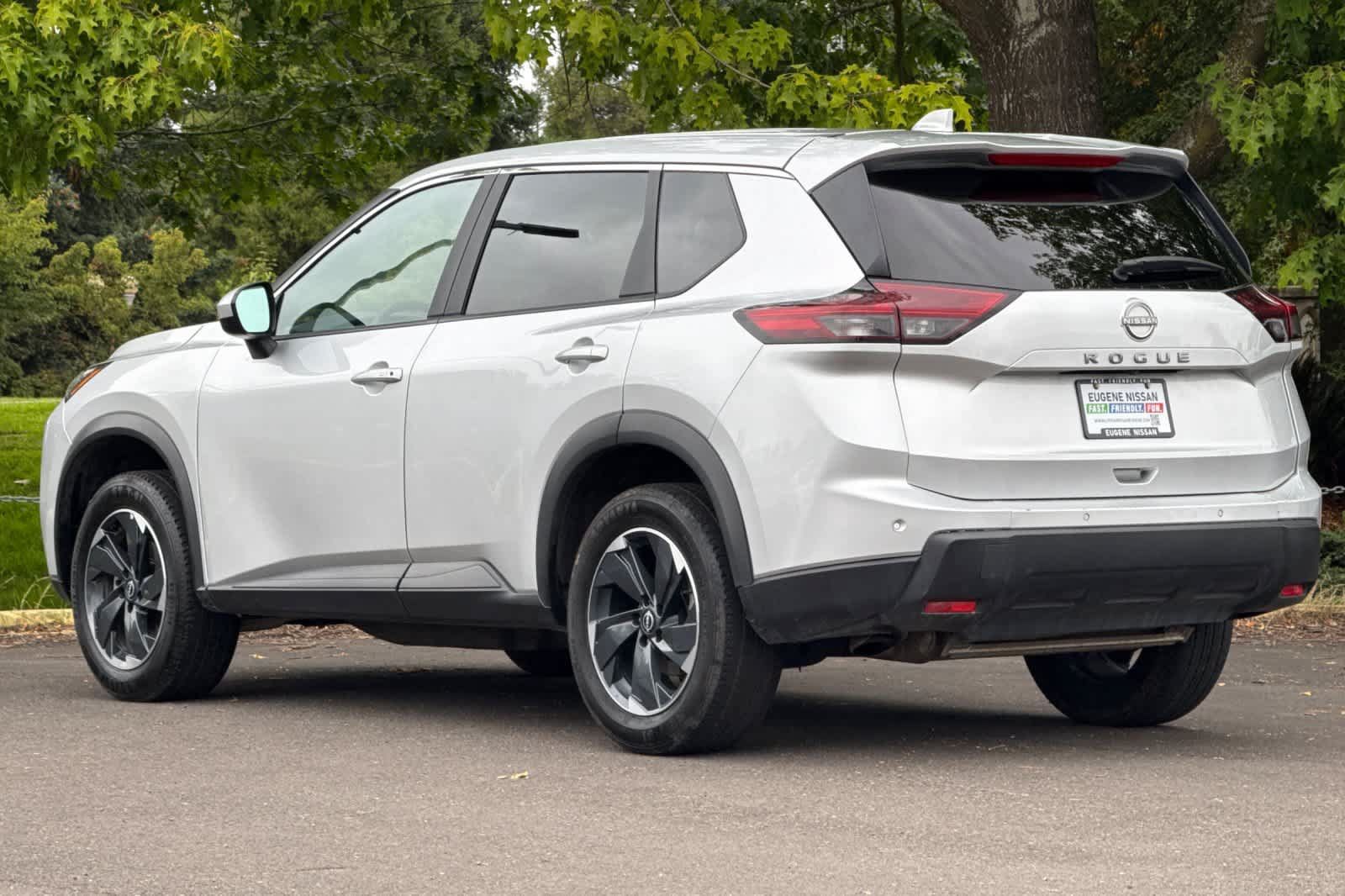 Used 2024 Nissan Rogue SV AWD/4WD image 6