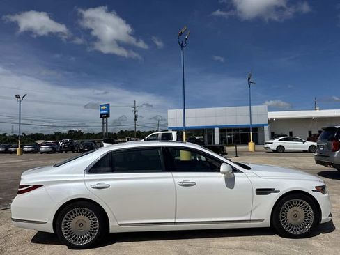 Used 2020 Genesis G90 3.3T Premium RWD image 11