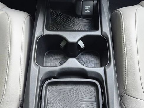 Used 2017 Honda CR-V Touring image 9
