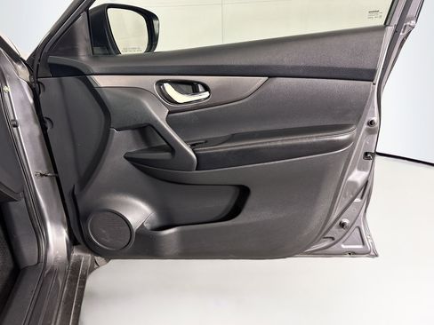 Used 2015 Nissan Rogue SV image 29