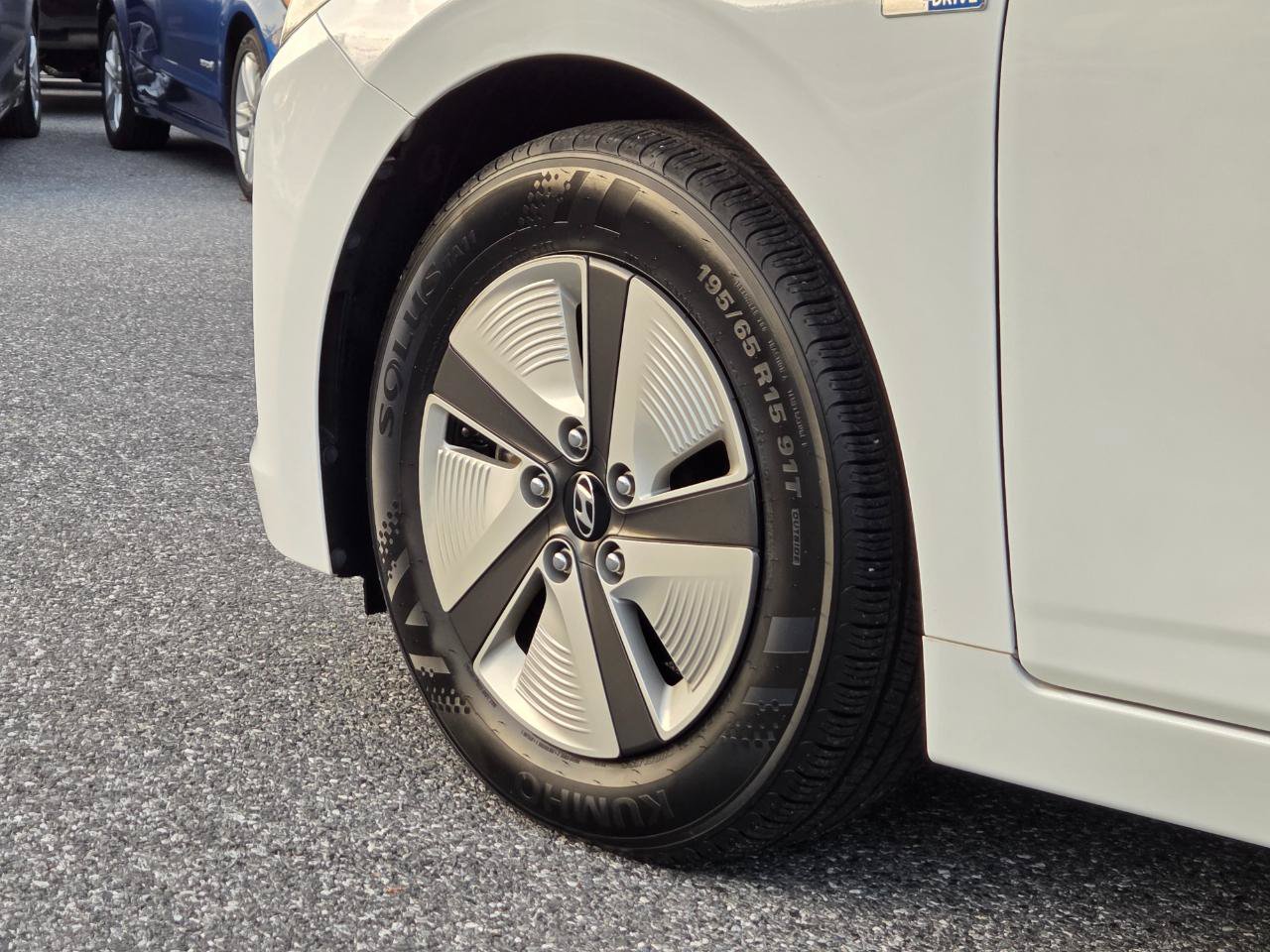 Used 2020 Hyundai Ioniq Blue FWD image 15