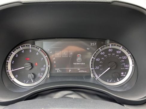 Used 2023 Toyota Highlander LE AWD/4WD image 29