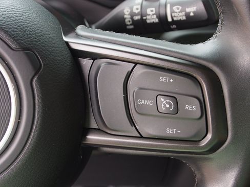 Used 2022 Jeep Wrangler Unlimited Sport AWD/4WD image 23
