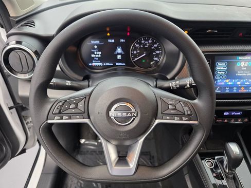 Used 2022 Nissan Kicks SV FWD image 17