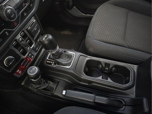 Used 2024 Jeep Wrangler Unlimited Rubicon 4xe AWD/4WD image 20