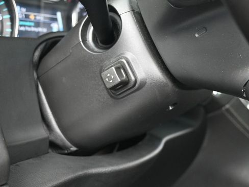 Used 2020 Chevrolet Suburban LT image 16