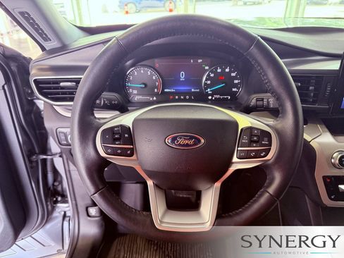 Used 2023 Ford Explorer XLT w/ Equipment Group 202A AWD/4WD image 18