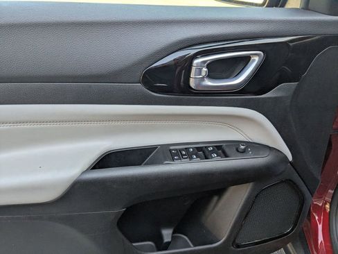 Used 2025 Jeep Compass Limited image 22