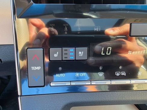 Used 2019 Toyota Avalon Limited w/ All Weather Liner Package FWD image 32