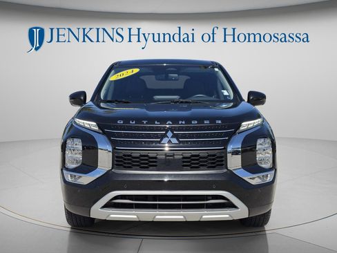 Used 2024 Mitsubishi Outlander FWD image 12