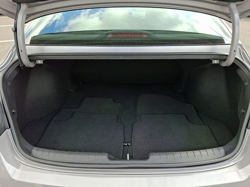 Certified 2025 Hyundai Elantra Sport FWD image 29