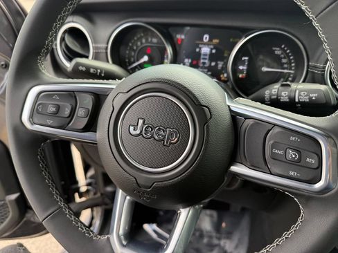 Used 2023 Jeep Wrangler Unlimited Sahara AWD/4WD image 22