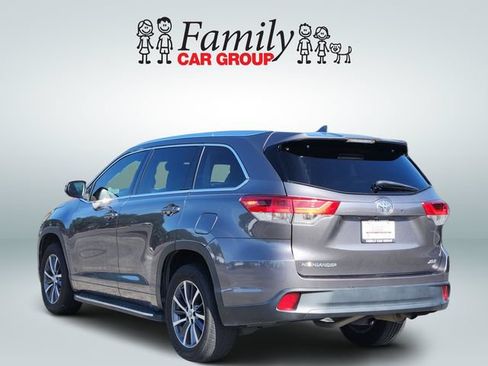 Used 2018 Toyota Highlander XLE FWD image 3