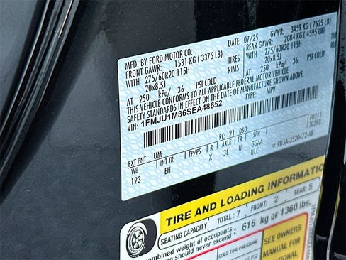 Used 2025 Ford Expedition Platinum image 27