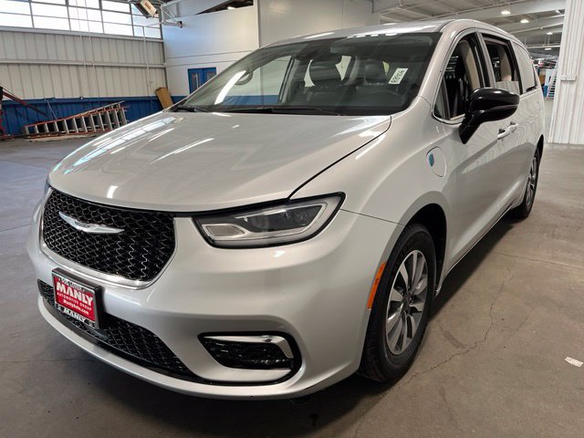 Used 2024 Chrysler Pacifica Limited FWD image 7
