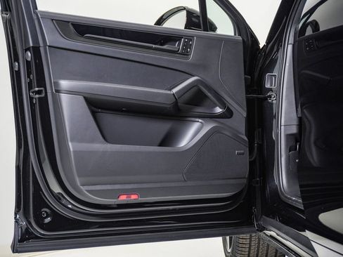 New 2026 Porsche Cayenne GTS AWD/4WD image 25