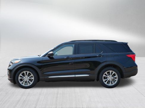 Used 2020 Ford Explorer XLT w/ Equipment Group 202A AWD/4WD image 4