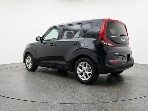 Used 2025 Kia Soul LX w/ LX Technology Package FWD image 6