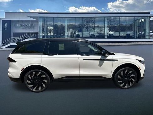New 2026 Lincoln Nautilus Reserve AWD/4WD image 8