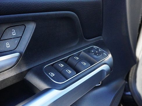 Used 2025 Mercedes-Benz GLB 250 4MATIC image 31