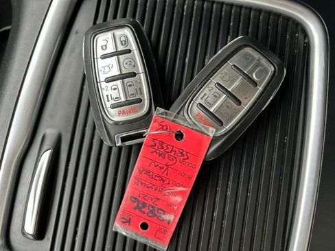 Used 2021 Chrysler Pacifica Touring-L FWD image 51