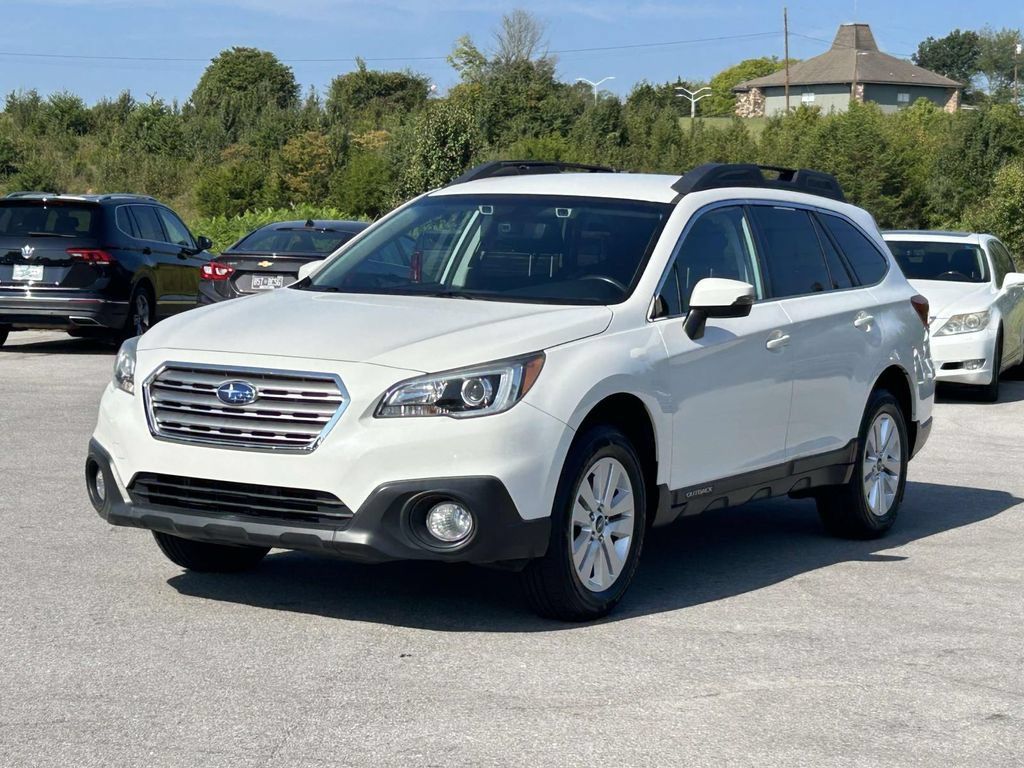 Used 2017 Subaru Outback 2.5i Premium AWD/4WD image 3