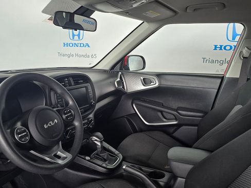 Used 2025 Kia Soul LX FWD image 11
