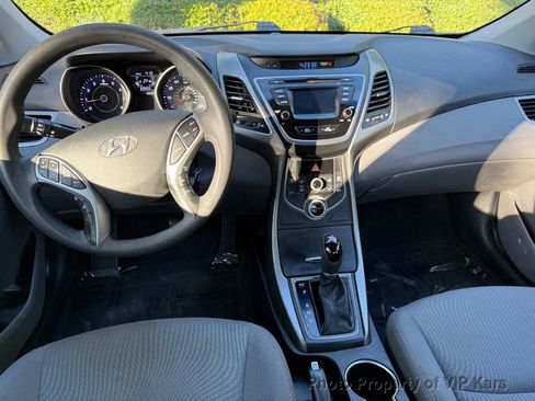 Used 2015 Hyundai Elantra SE w/ Option Group 02 FWD image 16