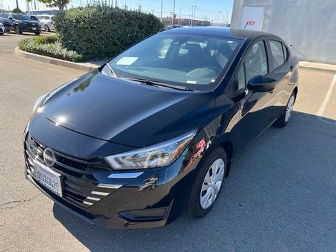 Used 2025 Nissan Versa S w/ Trunk Package FWD image 1