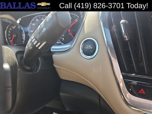 Used 2023 Chevrolet Traverse Premier AWD/4WD image 17