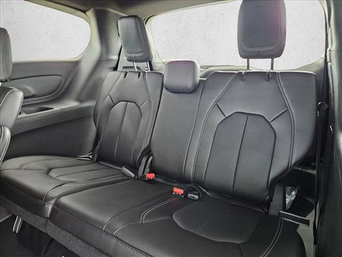New 2026 Chrysler Pacifica Select FWD image 16