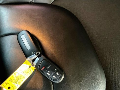 Used 2019 Jeep Cherokee Latitude Plus w/ Cold Weather Group image 10