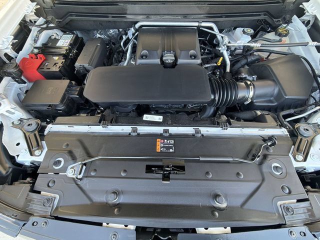 Used 2025 Chevrolet Colorado ZR2 w/ Technology Package AWD/4WD image 29